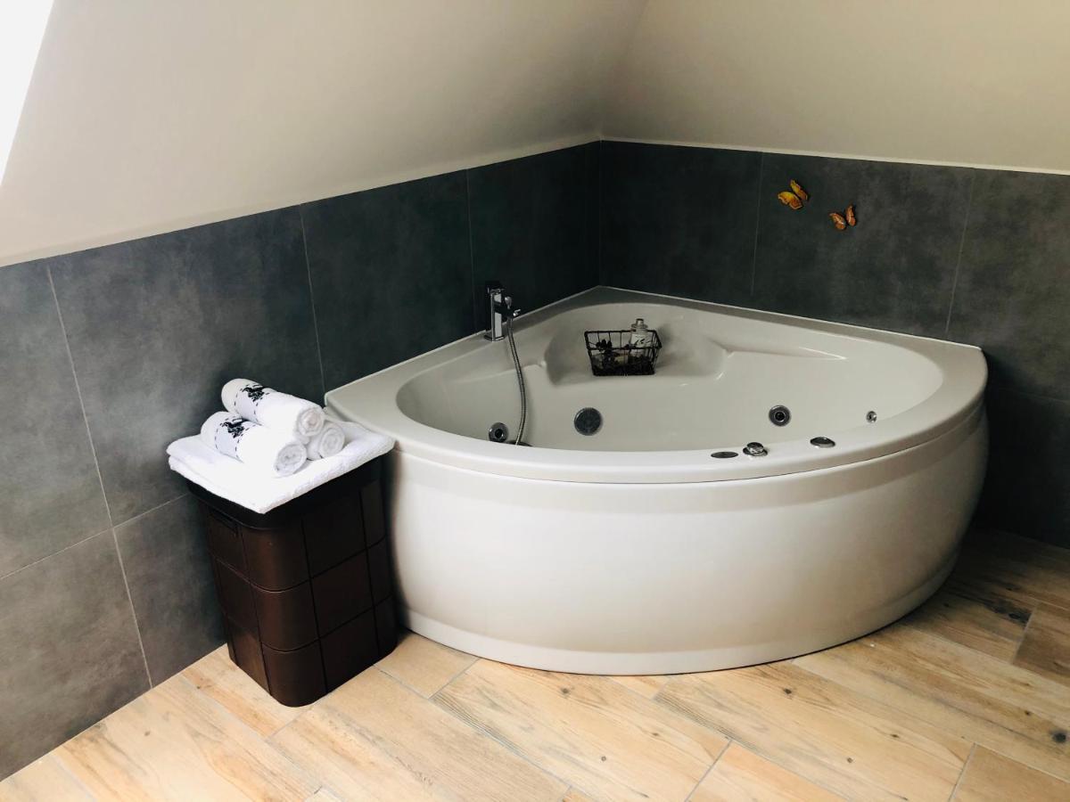 Nibylandia Motylkowa Villa Nowa Wies Grodziska Ngoại thất bức ảnh