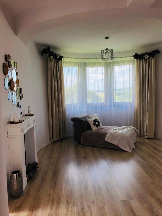 Nibylandia Motylkowa Villa Nowa Wies Grodziska Ngoại thất bức ảnh